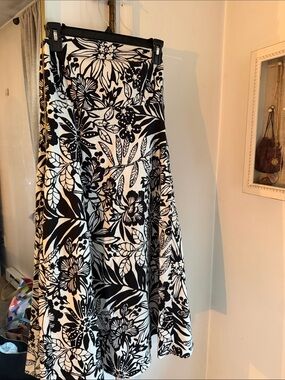 GAP Black and White Strapless Floral Dress